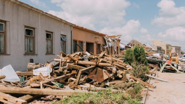 465652_tornado2 676x451.jpg
