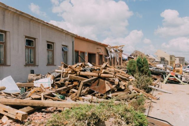 465652_tornado2 676x451.jpg