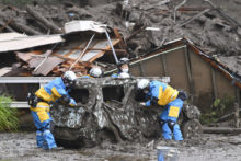 465701_aptopix_japan_mudslide_48259 bc7a7ed0ab554b3d88c9610cc6eaa4d3 676x451.jpg