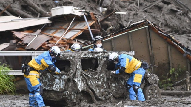 465701_aptopix_japan_mudslide_48259 bc7a7ed0ab554b3d88c9610cc6eaa4d3 676x451.jpg