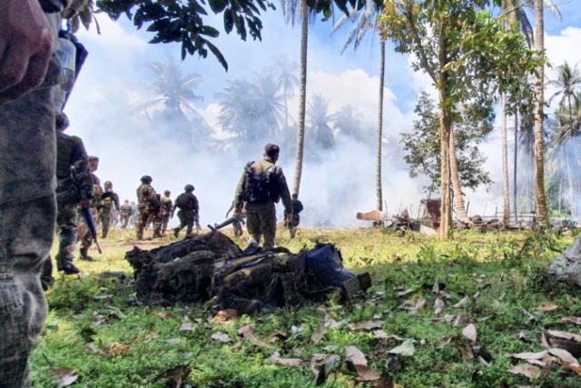 465707_philippines_military_plance_crash_44663 875131748b184f4aa572761743dcdfd3 676x451.jpg