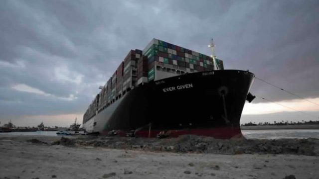 465905_suez_canal_vessal_56770 ba5904266a93425fb515f08225ce7169 676x451.jpg