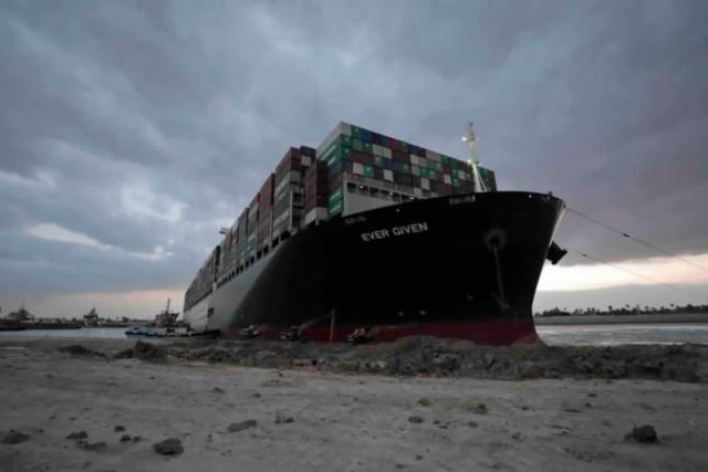 465905_suez_canal_vessal_56770 ba5904266a93425fb515f08225ce7169 676x451.jpg
