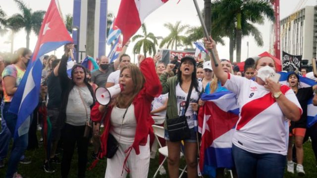 466256_cuba_protest_miami_22041 43327454213e46a4957974c90b5e9e30 676x451.jpg