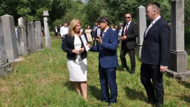 466278_zvrk prezidentka no zidovsky cintorin 6 676x446.jpg