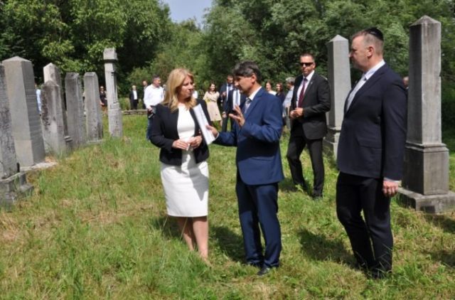 466278_zvrk prezidentka no zidovsky cintorin 6 676x446.jpg