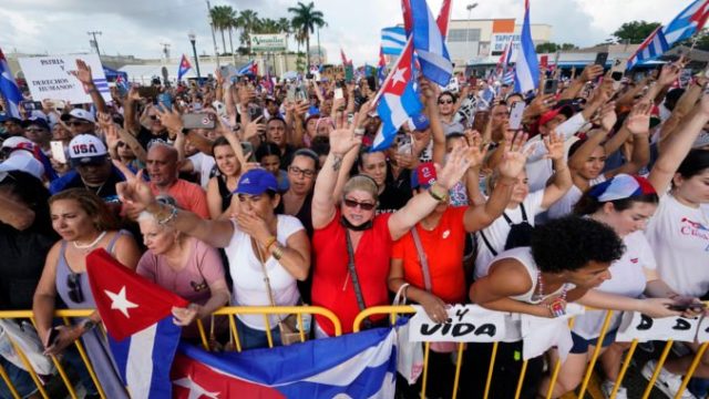 466376_cuba_protests_miami_67605 2e09736dbbba41c88fb0450acef75f08 676x451.jpg