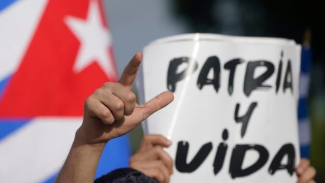 466393_cuba_protests_miami_29054 a4fffee59b2c4ba78459c47f2379905f 676x451.jpg