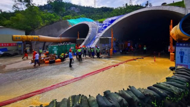 466544_china_tunnel_flood_61568 c68fc03acf694c4aa78f21410350281c 676x451.jpg