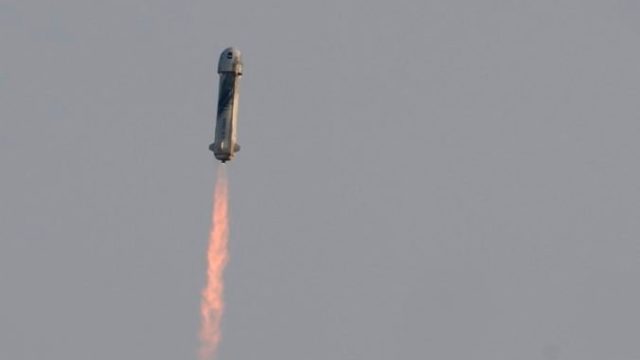 466678_blue_origin_bezos_04181 e12d9a0602564fffb396dd78f6af0215 676x451.jpg
