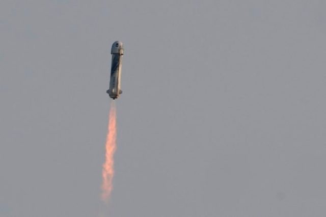 466678_blue_origin_bezos_04181 e12d9a0602564fffb396dd78f6af0215 676x451.jpg