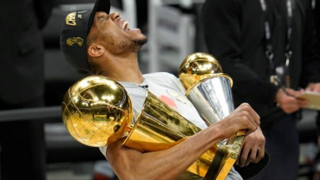 466766_aptopix_nba_finals_suns_bucks_basketball_82239 2510fea21f0f4f5b988aebea2c8624d7 676x451.jpg