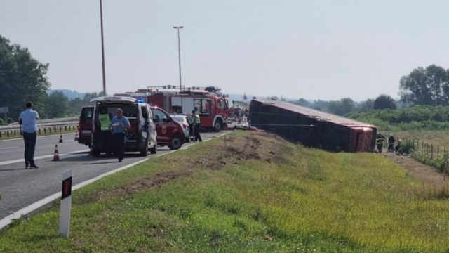 466979_croatia_bus_crash_87741 3fce9c100d304cb683c19dd24bd03388 676x451.jpg