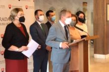 466986_politici 676x452.jpg