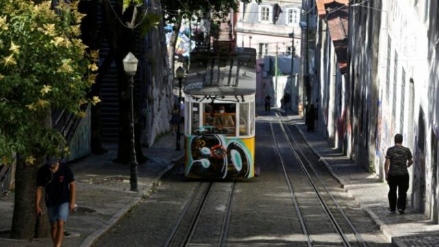 467152_virus_outbreak_portugal_02187 9c1ef0b868164becb9feea0802d49aa6 676x451.jpg