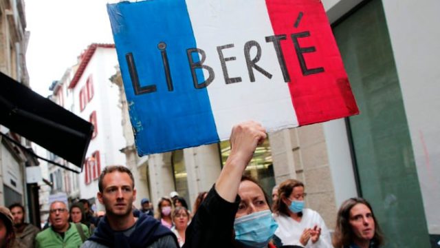 467873_virus_outbreak_france_protests_39156 3791aaba5709403ebd062f1fbf880bbe 676x479.jpg