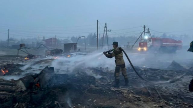 467914_russia_wildfires_63409 d0c11502f4d34b7ea8edbbe37db35289 676x451.jpg