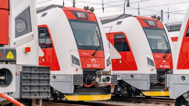 468184_nove ej budu nizkopodlazne s minimalnou kapacitou 300 miest na sedenie pre cestujucich 2. triedy. 676x451.jpg
