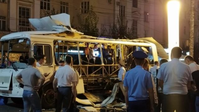 468186_russia_bus_explosion_14483 adbbdc098a0b4ecfba95901b32c46466 676x507.jpg