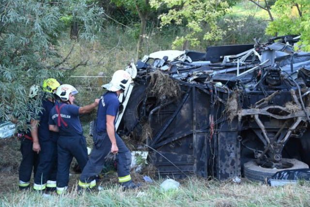 468277_hungary_bus_crash_37759 be3f5627502a47af9b17c8d5e3216c72 676x451.jpg