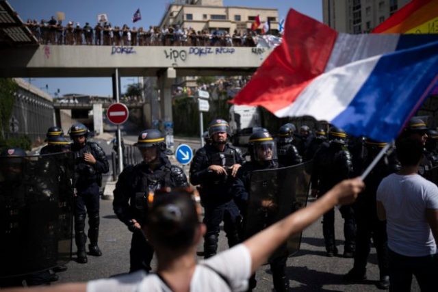 468729_aptopix_virus_outbreak_france_98427 8504f5510d244e06bb7a705165acd98c 676x451.jpg