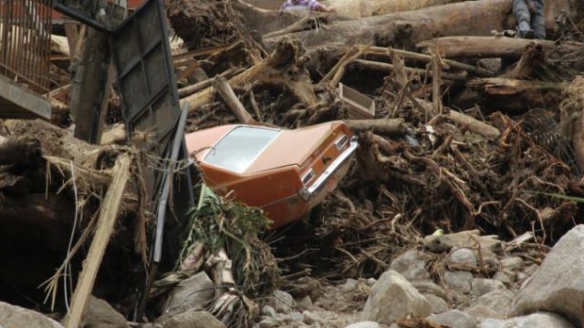 469081_aptopix_venezuela_floods_71474 f5dcc1066c5d424ab36b51cb0395a9fb 676x450.jpg