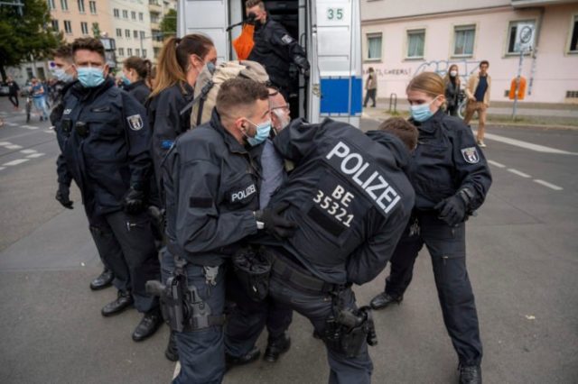 469131_virus_outbreak_germany_73740 0852c7062d82430286a5bf5d521e6fdc 676x450.jpg