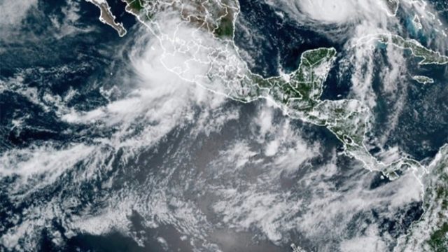 469168_tropical_weather_pacific_73446 c328deb2a0c04bff8ac7c9770d82bf5f 676x451.jpg