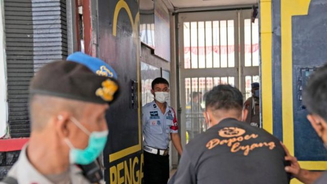 469737_indonesia_prison_fire_86852 59427189b34246ac845cf91d5ae0da33 676x451.jpg