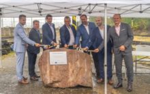 470307_pritomni poklepali zakladny kamen novej stavby thu v novych zamkoch ktora sa zacne realizovat v najblizsich tyzdnoch 676x423.jpg