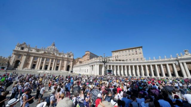 470515_vatican_pope_21223 4abe02382b5a453f806170d7510093c0 676x451.jpg