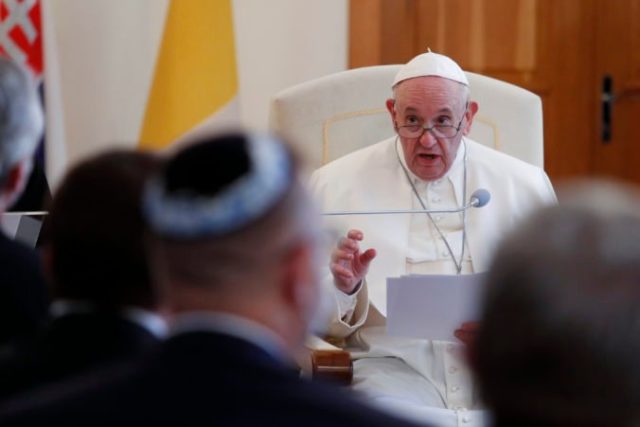 470576_pope_slovakia_99868 357598addcc94d1792abb0d40f6cd4fb 676x451.jpg
