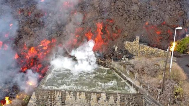 470581_spain_volcano_78047 e8fa59be6882448a86a09926c7a9a5da 676x485.jpg