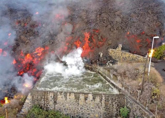 470581_spain_volcano_78047 e8fa59be6882448a86a09926c7a9a5da 676x485.jpg