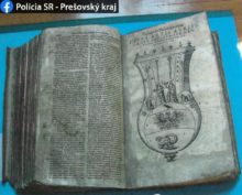 470677_policia falzifikat kradez kniha 676x545.jpg