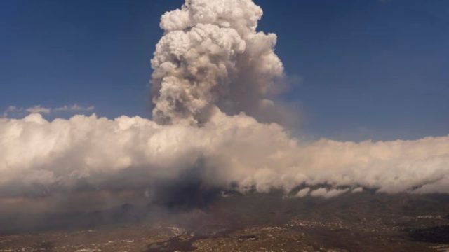 470844_spain_volcano_81000 8c4a6e8f9da1468f8cd440d126788ddc 676x451.jpg