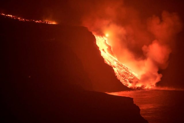471028_aptopix_spain_volcano_12818 bef5d9ae79bc4254aafd82d635daf622 676x451.jpg