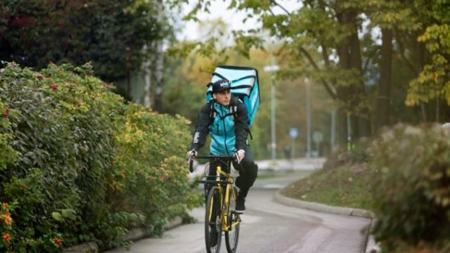 471227_wolt kurier_bicykel 676x451.jpg