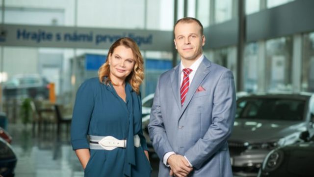 471372_karolina topolova a petr vanecek 676x451.jpg