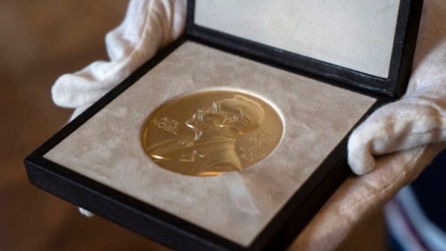 471387_nobel_prizes_00271 adf8a2f676914c00a8263cce6257d1a7 676x451.jpg
