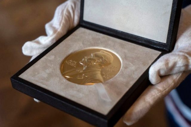 471387_nobel_prizes_00271 adf8a2f676914c00a8263cce6257d1a7 676x451.jpg