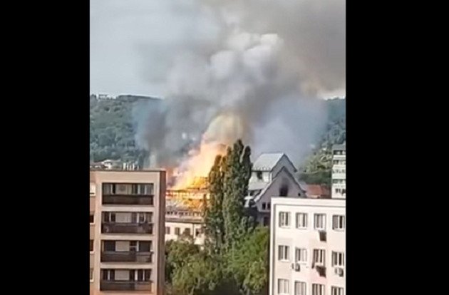 471612_poziar opustenej budovy na racianskej ulici v bratislave.jpg