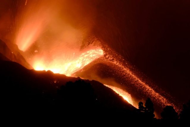 471675_spain_volcano_59985 76886d2c71424efdb0be4e15532576bf 676x451.jpg