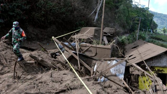 472026_aptopix_indonesia_earthquake_42250 bda2f623e09744a1b6e9803af705e53c 676x450.jpg