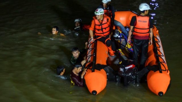 472054_indonesia_children_drowned_82124 d976c9f986b24d0ba49507a65829e527 676x448.jpg