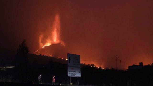 472089_spain_volcano_35077 e0b41e473f074041922ed232f0828944 676x451.jpg