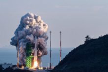 472315_south_korea_space_rocket_98592 b63b2a173b8f41fe8e2153f1c8b0666f 676x451.jpg