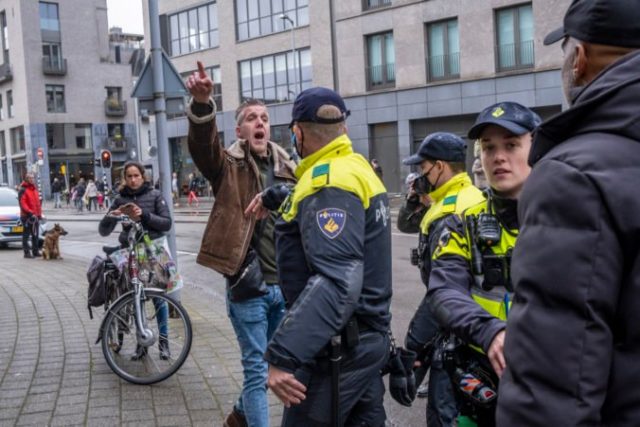 473649_netherlands_black_pete_40961 ca09799001024774bf4c633424644363 676x451.jpg
