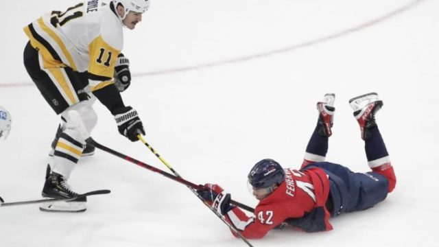 473702_brian boyle martin fehervary washington capitals pittsburgh penguins nhl 676x451.jpg