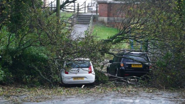 474618_britain_storm_61869 51cbb6dd057c4fe186e86de40453780c 676x451.jpg